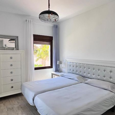 Pirata Bungalow Sea Front Estepona Kültér fotó